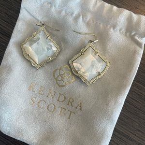 Kendra Scott Kirsten gold drop earring